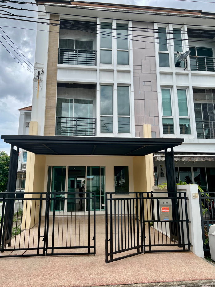 รูป ขายด่วน! ทาวน์โฮม 3 ชั้น (หลังมุม) โครงการบ้านกลางเมือง S-Sense ศรีนครินทร์  บ้านเปล่า พร้อมให้คุณตกแต่งตามสไตล์ที่ชอบ บนทำเลศักยภาพ  - รูปที่ 1/25