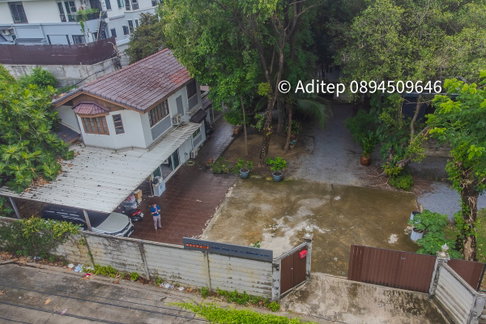 House for sale with a large plot of land, 549 sq m, Lat Phrao 107, same alley as Rattana Bundit University (RBAC)