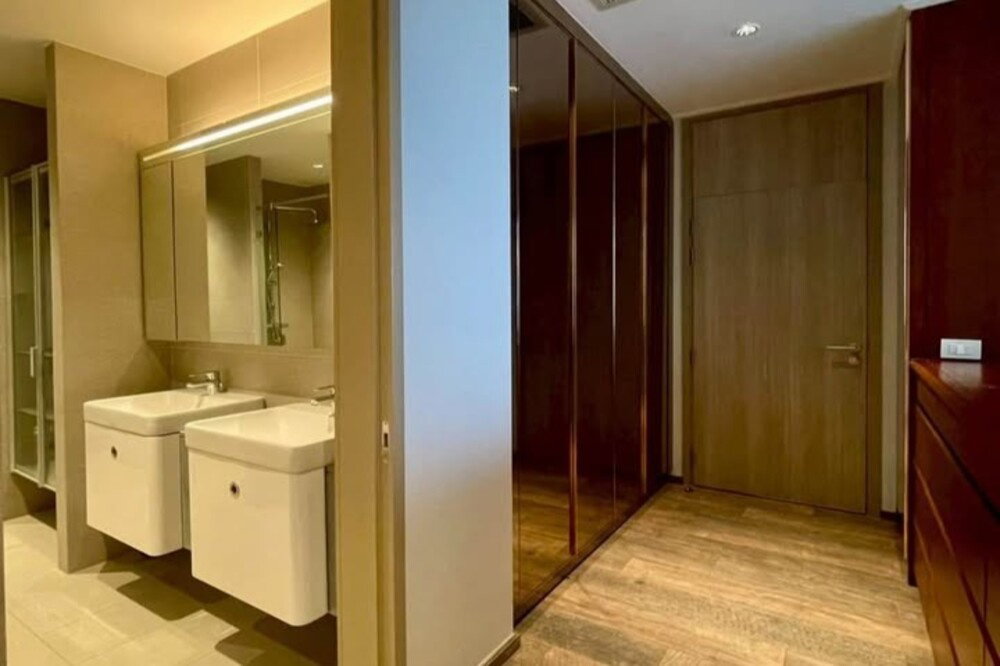 รูป 🔥 สำหรับเช่า !! ทำเลทอง, ชั้นสูง 39++, วิวเมือง!!🔥Code C20221209827........Noble Ploenchit, 3 ห้องนอน Duplex, 3 ห้องน้ำ, แต่งครบ, พร้อมเข้าอยู่ 📣📣 - รูปที่ 20/22
