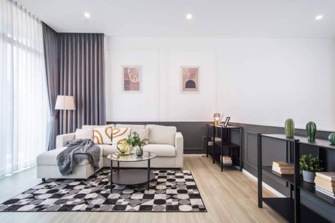 ❖ Nice Decorate ❖ 3.5-storey Townhome, corner unit | Size 22.00 sq.w. 230.00 sq.m. | 3 bedrooms 4 bathrooms | Near The Nine Center Rama 9