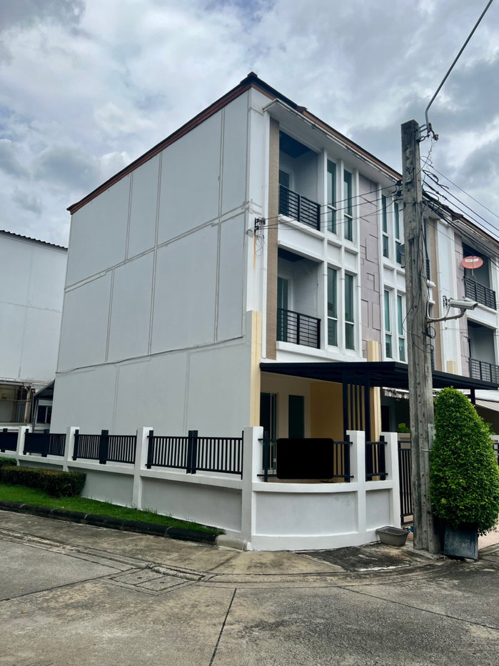 รูป ขายด่วน! ทาวน์โฮม 3 ชั้น (หลังมุม) โครงการบ้านกลางเมือง S-Sense ศรีนครินทร์  บ้านเปล่า พร้อมให้คุณตกแต่งตามสไตล์ที่ชอบ บนทำเลศักยภาพ  - รูปที่ 24/25