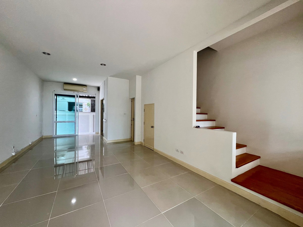 รูป ขายด่วน! ทาวน์โฮม 3 ชั้น (หลังมุม) โครงการบ้านกลางเมือง S-Sense ศรีนครินทร์  บ้านเปล่า พร้อมให้คุณตกแต่งตามสไตล์ที่ชอบ บนทำเลศักยภาพ  - รูปที่ 5/25