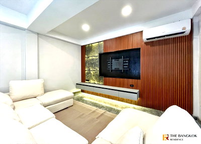 เช่าบ้านเดี่ยว ถนนเพชรบุรี กรุงเทพฯ : House Area Thonglor บ้าน 5 ชั้นหรู สไตล์คลาสสิก & โมเดิร์น