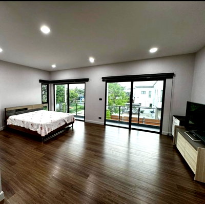 บ้านเดี่ยวให้เช่า : ♦ Rare Unit ♦ บ้านเดี่ยว 2 ชั้น | ขนาดที่ดิน 75.00 ตร.ว. พื้นที่ใช้สอย 313.00 ตร.ม. | 5 ห้องนอน 5 ห้องน้ำ 3 ที่จอดรถ | ใกล้ APL สถานีลาดกระบัง