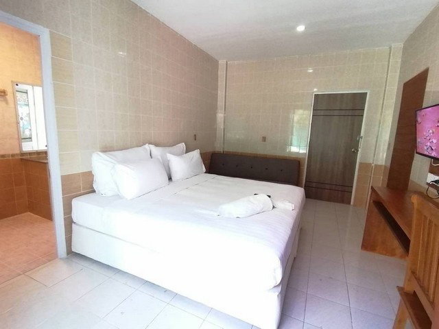 รูป ให้เช่าพูลวิลล่า 6 ห้องนอน | 7 ห้องน้ำนอนสไตล์โมเดิร์น – จอมเทียน พัทยา 75,000 บาท/เดือน - รูปที่ 7/10