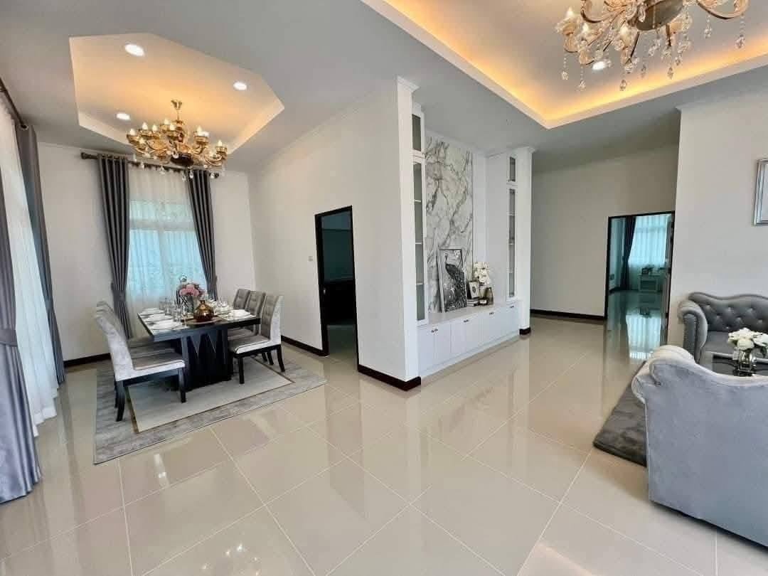 รูป หมู่บ้านอมรวิลเลจ ปล่อยเช่า 55,000 บาท/เดือน 3 ห้องนอน 3 ห้องน้ำ - รูปที่ 5/10