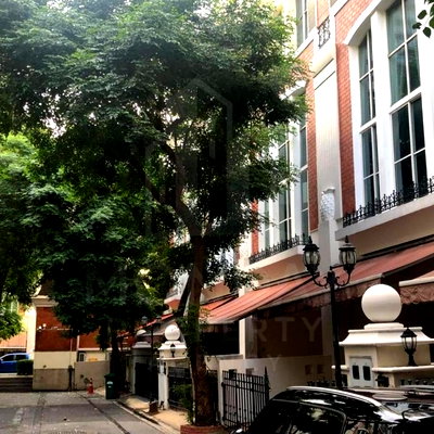 Townhouses for rent Watthana : For Rent​ ​🔥🔥 Town House Special Price at Baan Klang Krung Thonglor MD-86860