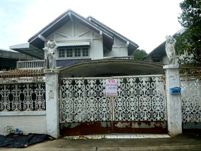 Houses for sale Khae Rai Station : Sell Single House 230 sq.wah in Pornpong Petch Villa 2, Ngamwongwan 23, Nonthaburi