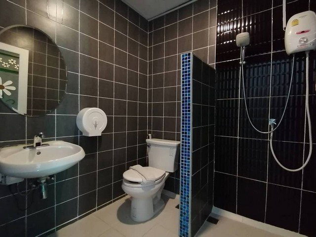 รูป ให้เช่าพูลวิลล่า 6 ห้องนอน | 7 ห้องน้ำนอนสไตล์โมเดิร์น – จอมเทียน พัทยา 75,000 บาท/เดือน - รูปที่ 6/10