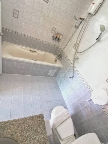 รูป ให้เช่าพูลวิลล่า 6 ห้องนอน | 7 ห้องน้ำนอนสไตล์โมเดิร์น – จอมเทียน พัทยา 75,000 บาท/เดือน - รูปที่ 10/10