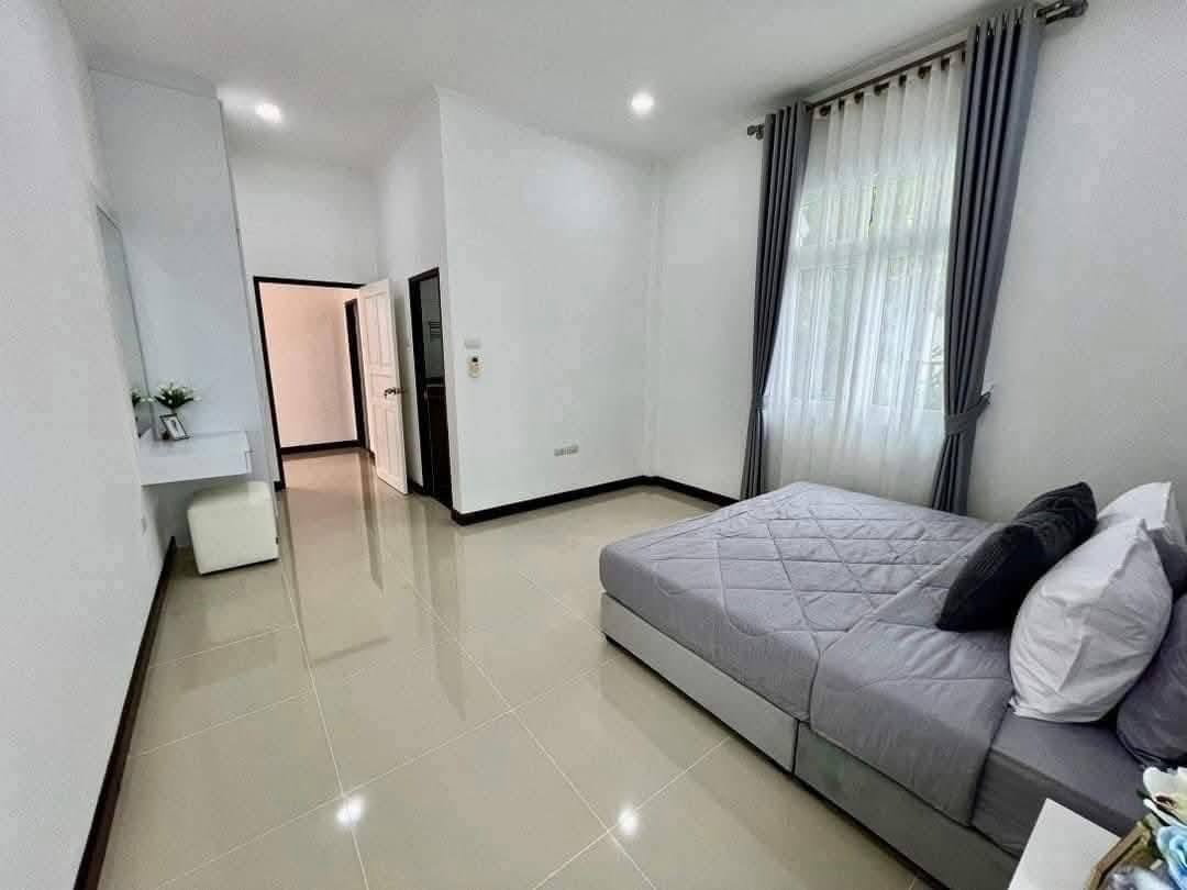 รูป หมู่บ้านอมรวิลเลจ ปล่อยเช่า 55,000 บาท/เดือน 3 ห้องนอน 3 ห้องน้ำ - รูปที่ 7/10