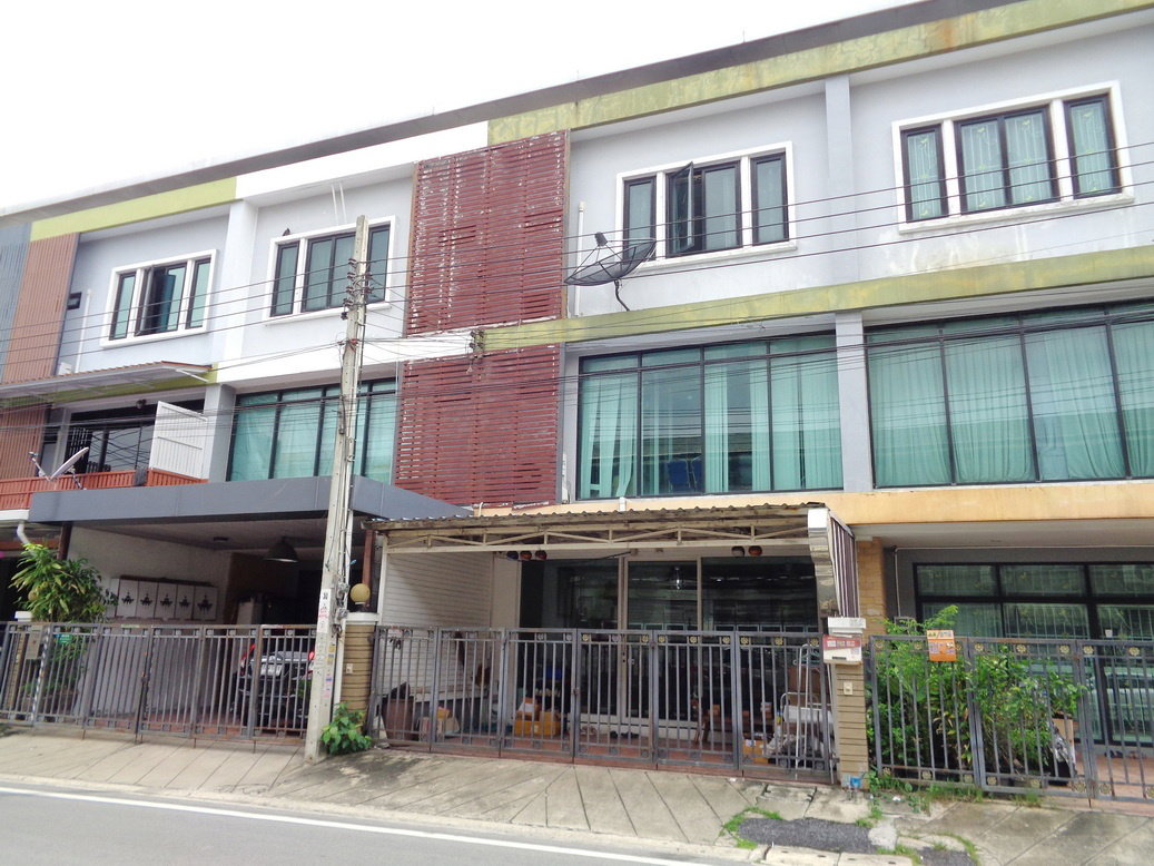 รูป 🚩 ขาย ทาวน์โฮม 3 ชั้น หน้ากว้าง ทำเลดี ต้นซอยนวมินทร์ 74 เหมาะเป็นที่พักอาศัยและประกอบกิจการ  - รูปที่ 10/32