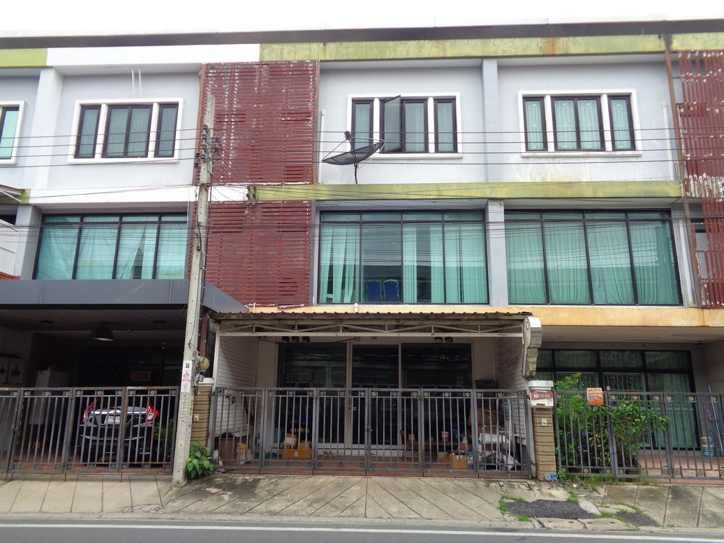 รูป 🚩 ขาย ทาวน์โฮม 3 ชั้น หน้ากว้าง ทำเลดี ต้นซอยนวมินทร์ 74 เหมาะเป็นที่พักอาศัยและประกอบกิจการ  - รูปที่ 9/32