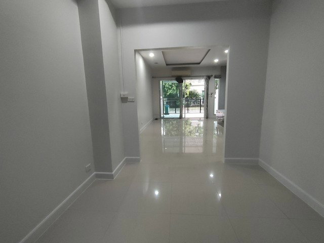 รูป ขายทาวน์โฮม 3 ชั้น ม.วิสต้า ปาร์ค พระราม 2 Built-in พร้อมอยู่ - รูปที่ 10/32