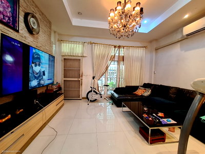 ขายทาวน์โฮม : ขายทาวน์โฮม 3 ชั้น พื้นที่ 28.8ตร.ว. หมู่บ้านศิรินโฮม ถ.ลาดพร้าว 101 แยก42 คลองจั่น บางกะปิ กทม.