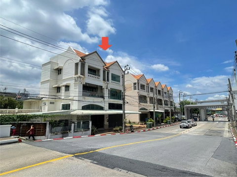 ✨✨✨ขายด่วน! Home Office 106.2 ตร.ว. 🏢 หมู่บ้านลดาวัลย์ ศรีนครินทร์ (ซ.ศรีด่าน 14) 🚆 ติดถนนใหญ่ เดินเพียง 3 นาทีถึง MRT ศรีแบริ่ง