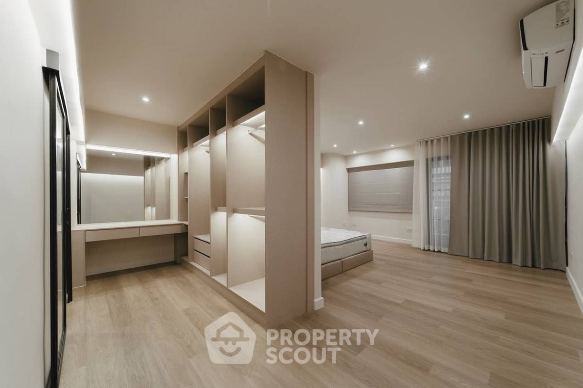 รูป ทาวน์โฮม 5 ห้องนอน ขนาด 350 ตร.ม. ที่ Regent 71 Place ใกล้ BTS พระโขนง (200 ม.) (ID 2096167) - รูปที่ 14/21