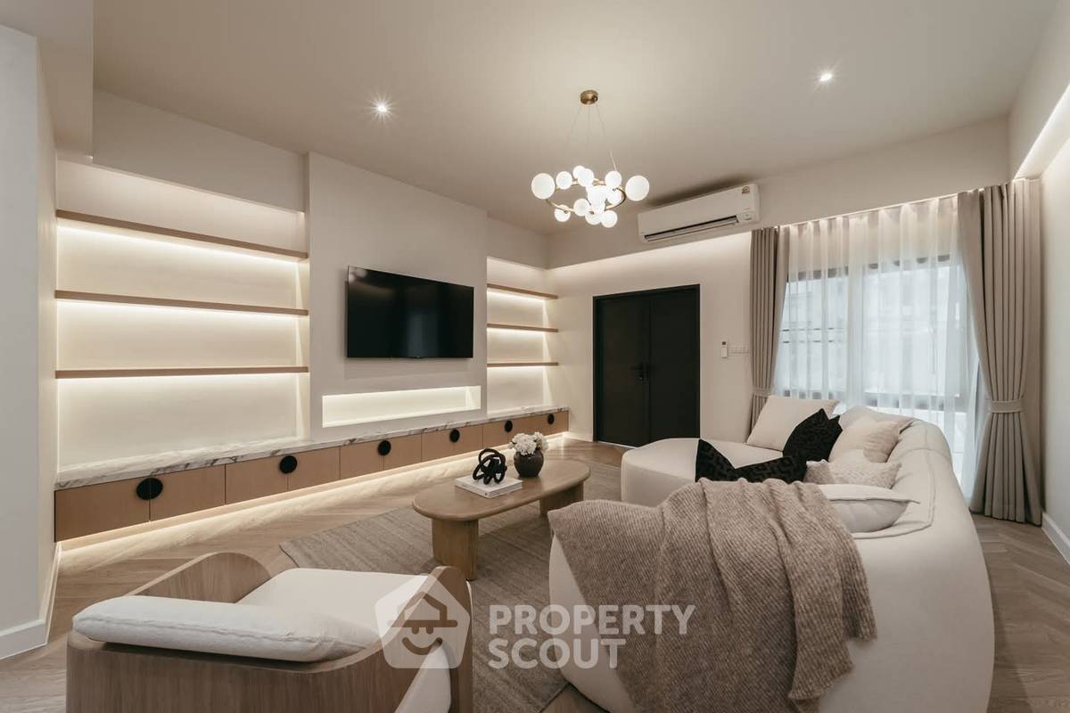 รูป ทาวน์โฮม 5 ห้องนอน ขนาด 350 ตร.ม. ที่ Regent 71 Place ใกล้ BTS พระโขนง (200 ม.) (ID 2096167) - รูปที่ 5/21