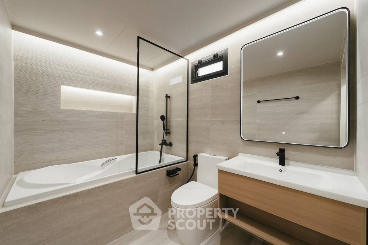 รูป ทาวน์โฮม 5 ห้องนอน ขนาด 350 ตร.ม. ที่ Regent 71 Place ใกล้ BTS พระโขนง (200 ม.) (ID 2096167) - รูปที่ 17/21
