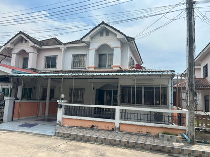 บ้านแฝดหลังใหญ่ ใจกลางชลบุรี ติดถนนสุขุมวิท! พื้นที่ใช้สอยกว้าง เหมาะสำหรับครอบครัวที่รักความเป็นส่วนตัว ขายบ้านแฝด 2 ชั้น “บ้านนิชาดา ห้วยกะปิ”
