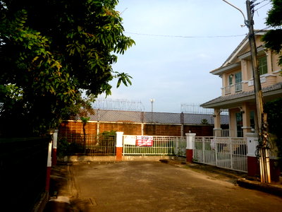 บ้านเดี่ยว รังสิต-นครนายก 54 : ขาย บ้านเดี่ยว 60.6 ตร.วา มบ.มัณฑนา 2 รังสิต ปทุมธานี