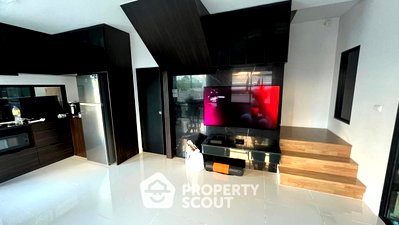 Townhouses for sale : 3-BR Townhouse Baan Klang Muang Srinakarin – Onnut, Prawet (ID 1884842)