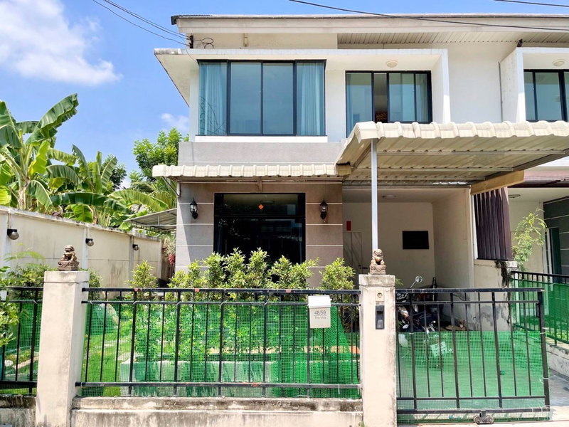 Townhouses for sale : Townhouse for sale The Villa Ramkhamhaeng-Suvarnabhumi Tel.0999983897