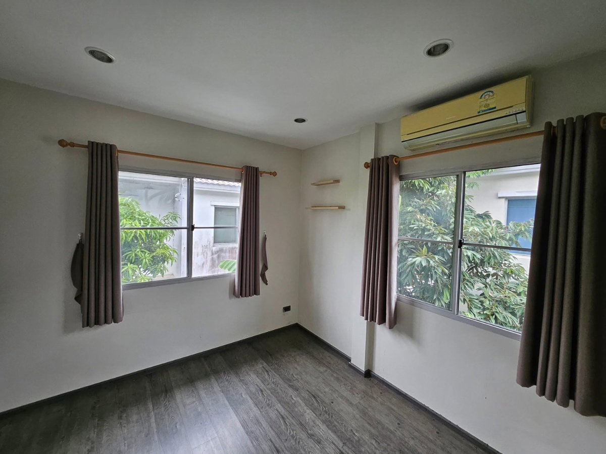 picture Chaiyapruek Pinklao - Sathorn - 15/16