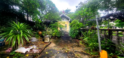 Houses for sale วิทยาลัยนักบริหาร : For Sale: House with Land in Soi Tiwanon 18 — 219 Square Wah, Excellent Location, Ideal for Residential Living