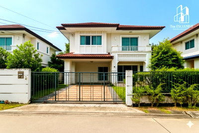 Houses for sale : 2-Storey Detached House for Sale  Centro Rattanathibet (Wat Suan Kaew) Project  Back of the house directly connected to the project's garden area