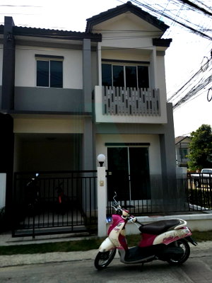 Townhouses for sale : For Sell Town house LIO NOV DONMUEANG-JANGWATTANA 2-story 3 bedroom 2 bathroom