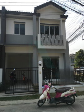 ขายทาวน์เฮาส์ โครงการ ไลโอ นอฟ ดอนเมือง-แจ้งวัฒนะ 2 ชั้น 3 ห้องนอน 2 ห้องน้ำ