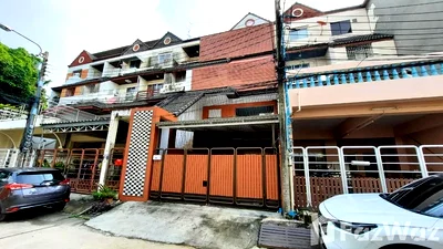 Townhouses for rent วิทยาลัยดุสิตธานี : 4-storey townhouse for rent,Warathon Ville Village 1647252