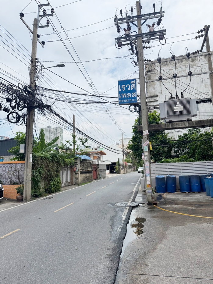 รูป ขายถูกสุดๆ คอนโด เรวดีเพลส ใกล้รถไฟฟ้าศูนย์ราชการนนทบุรี เพียง 2 นาที ขนาด 26.29 ตร.ม. ชั้น 9 ทำเลดีสุดๆ สามารถทะลุออกได้หลายเส้นทาง - รูปที่ 10/13