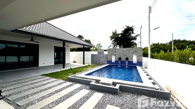 Houses for sale Hua Hin Bus Station : 3 Bedroom Villa for sale at Milpool Villas 5556866