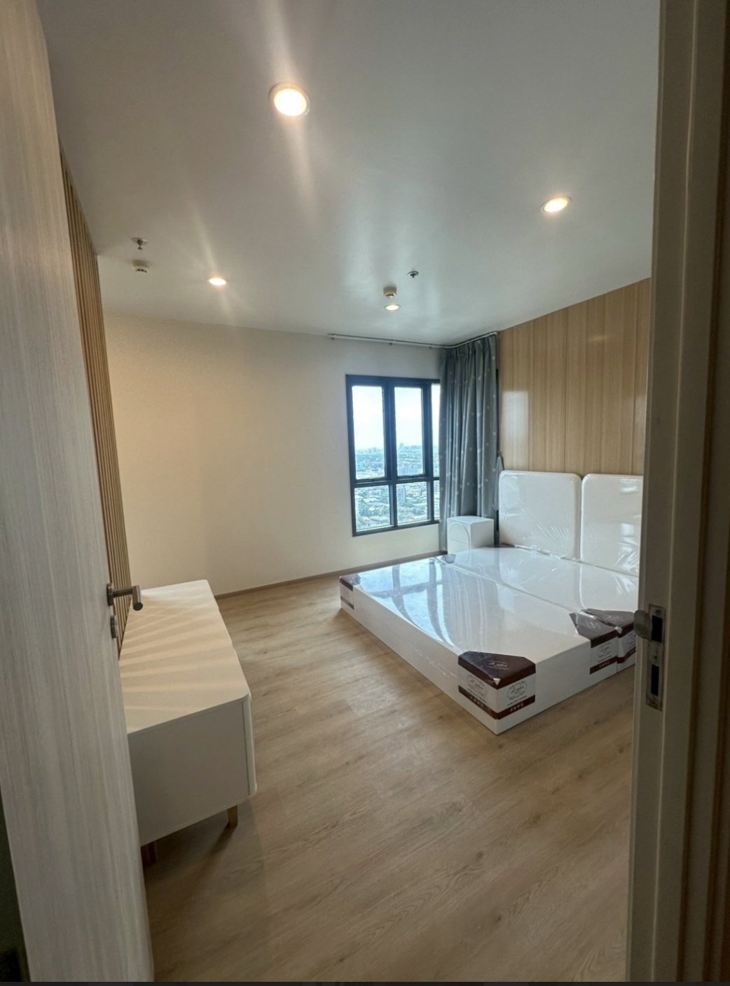 Newly Renovated | Conner Unit 1B1B1 50ตร.ม. ชั้นสูง 20+