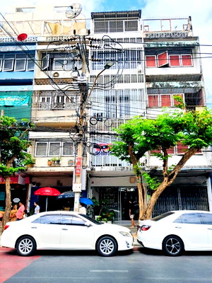 Shophouses for rent วิทยาลัยอาชีวศึกษาเสาวภา : For rent house5stories 50k per month close latya road wongwenyai please add line paolin1