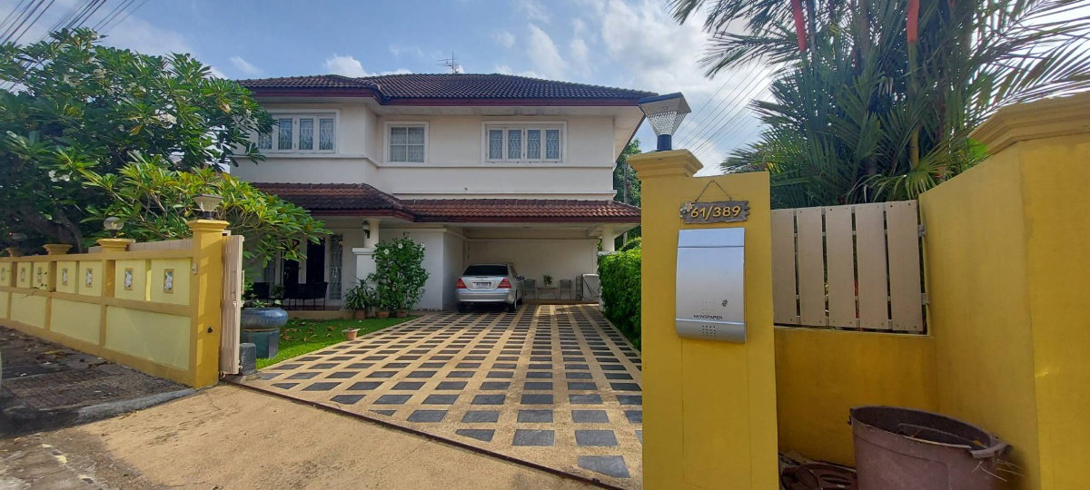 ขายที่ดินพร้อมบ้านเดี่ยว 2 ชั้น (*หลังมุม) หมู่บ้านโรยัลปาร์ควิล์ล สุวินทวงศ์ เนื้อที่ 90.1 ตร.ว บ้านสวยพร้อมอยู่ 3 ห้องนอน 3 ห้องน้ำ 3 ที่จอดรถ
