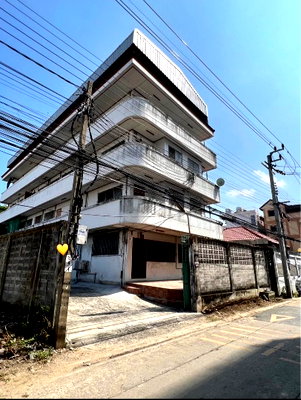 Shophouses for rent Bang Na Nuea : 4-storey building for rent + roofed roof (detached building with fence) Soi Bangna-Trad 19 #can park 6–8 cars, rent 120000 baht