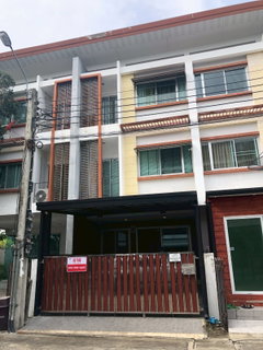 ขายด่วน ราคาถูก ทำเลทองใกล้สนามบินสุวรรณภูมิ ทาวน์เฮ้าส์ 3 ชั้น หมู่บ้านแกรนดิตี้ สุวรรณภูมิ ขนาด 18.7 ตร.ว. พื้นที่ใช้สอย 150 ตร.ม.