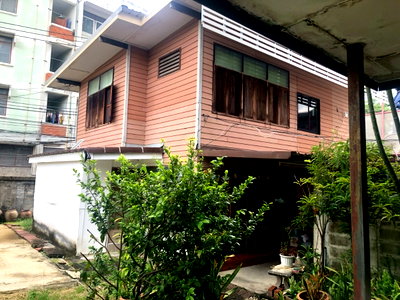 Houses for sale Watthana : LTH13256 – House/Land for Sale | Sukhumvit 48 | 169 sq.w. | 676 sqm | 6 Beds 6 Baths | 85 MB | Near BTS Phra Khanong 