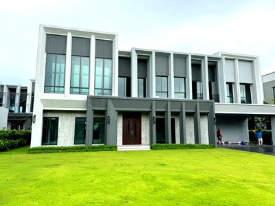 Houses for sale Chatuchot Road : Bangkok Boulevard Signature Ramintra-Watcharapol ready to move
