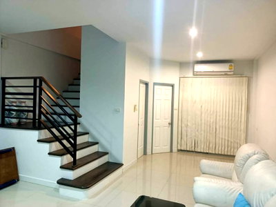 โฮมออฟฟิศให้เช่า : ให้เช่าทาวน์โฮม 3 ชั้น ออทัม เรสซิเด้นซ์ (Autumn Residence) โครงการติดถนนใหญ่เพชรเกษม เหมาะสำหรับอยู่อาศัย และใช้เป็นโฮมออฟฟิศ