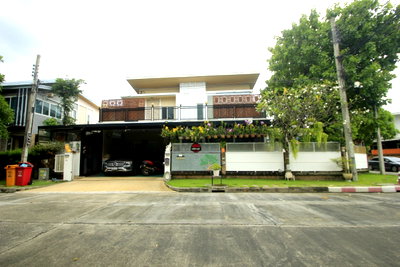 ขายบ้านเดี่ยว : บ้านเดี่ยวคาซ่าวิลล์สุขุมวิท103 เฉลิมพระเกียรติร.9ซ.22 บ้านตกแต่งพร้อมอยู่หลังแรกหน้าโครงการ 71.7วาเป็นบ้านรุ่นใหญ่ หลังมุมทำเลดีตรงข้ามสวน ต่อรองได้