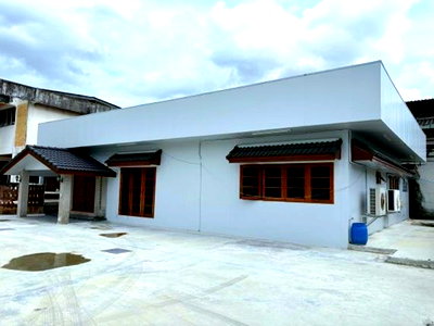 Houses for rent Rattanathibet Road : MRT Ministry of Public Health 500m. Large 1-story detached house for rent 526 sq.m. 132 sq.wa.