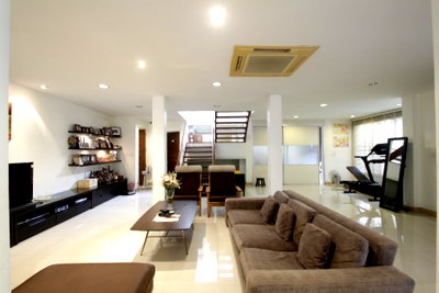 บ้านเดี่ยว ลาดพร้าว 71 : ขายบ้านหรูพร้อมสระว่ายน้ำ โซนลาดพร้าววังหิน สภาพพร้อมอยู่ ร่มรื่น