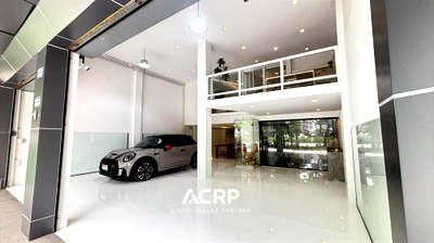 Shophouses for sale เพชรเกษม 108 : Shophouse for sale on Phetkasem 81, 4.5-story building fully furnished and decorated