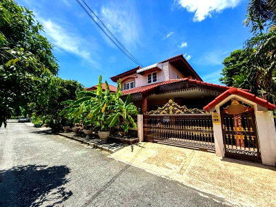 บ้านเดี่ยว ตึกคอม ชลบุรี : ขายบ้านเดี่ยวหลังใหญ่ 2 ชั้น ทำเลดี ใจกลางเมือง หลังเซ็นทรัลชลบุรี