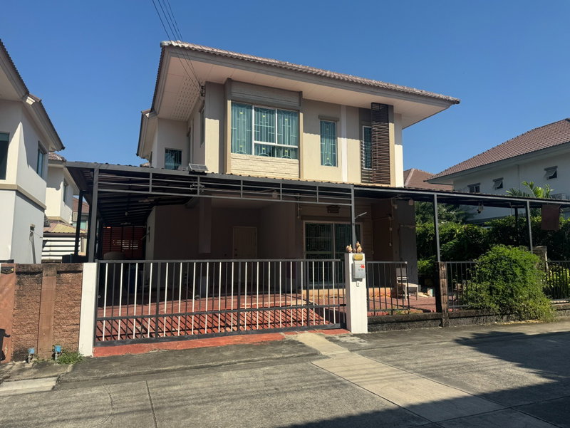 Houses for rent : For Rent: Detached House at The Plant Simpls, Ramkhamhaeng 118  Land Area: 55 sq.wah  3 Bedrooms, 3 Bathrooms  Fully Furnished and Ready to Move In