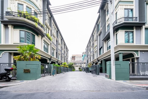 📣📣 For sell Tiger Lane Luxuru Hone Office 4 storey 4 Bedrooms Please typing 0974164645, Line: JKJK4645 instead of pressing the button.